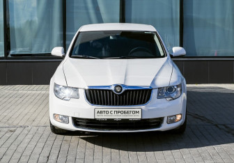 Подержанный автомобиль Skoda Superb Liftback 2011 года (8 фото)