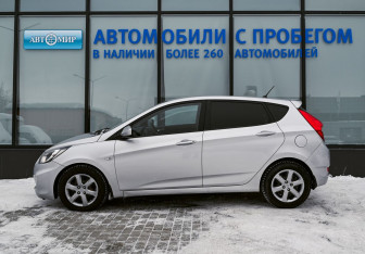 Подержанный автомобиль Hyundai Solaris Hatchback 2011 года (2 фото)
