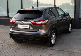 Подержанный автомобиль Nissan Qashqai 2017 года (5 фото)