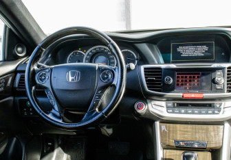 Подержанный автомобиль Honda Accord Sedan 2013 года (19 фото)