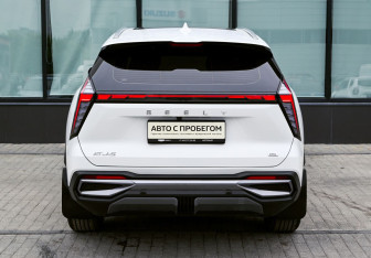 Подержанный автомобиль Geely Atlas 2024 года (4 фото)