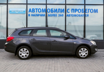 Подержанный автомобиль Opel Astra Wagon 2012 года (6 фото)