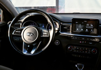 Подержанный автомобиль Kia Ceed Wagon 2019 года (18 фото)