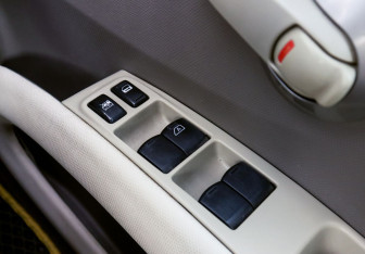 Подержанный автомобиль Nissan March Hatchback 2004 года (13 фото)