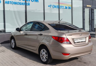 Подержанный автомобиль Hyundai Solaris Sedan 2011 года (3 фото)