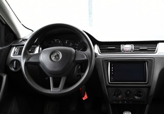 Подержанный автомобиль Skoda Rapid Liftback 2017 года (16 фото)