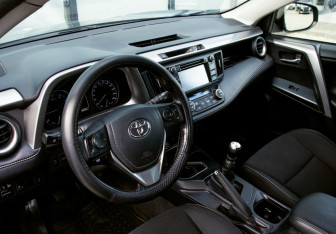 Подержанный автомобиль Toyota RAV4 2016 года (16 фото)