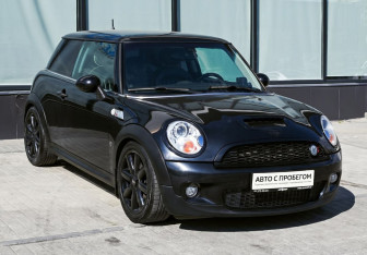 Подержанный автомобиль MINI Hatch 2006 года (6 фото)