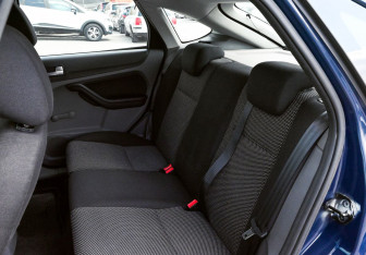 Подержанный автомобиль Ford Focus Hatchback 2010 года (15 фото)
