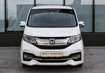 Подержанный автомобиль Honda Stepwgn 2016 года (8 фото)