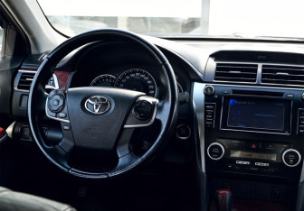 Подержанный автомобиль Toyota Camry Sedan 2013 года (19 фото)