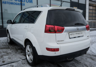 Подержанный автомобиль Peugeot 4007 2012 года (3 фото)