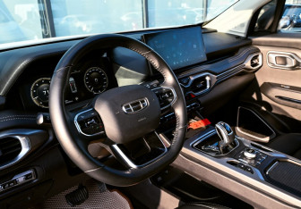 Подержанный автомобиль Geely Okavango 2022 года (16 фото)