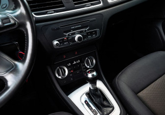 Подержанный автомобиль Audi Q3 2012 года (9 фото)