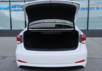 Подержанный автомобиль Hyundai i40 Sedan 2015 года (18 фото)