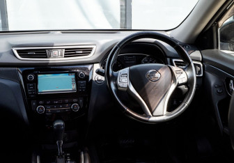 Подержанный автомобиль Nissan X-Trail 2014 года (20 фото)