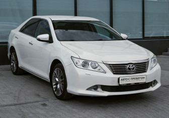 Подержанный автомобиль Toyota Camry Sedan 2011 года (7 фото)