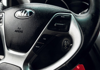 Подержанный автомобиль Kia Rio Sedan 2015 года (13 фото)