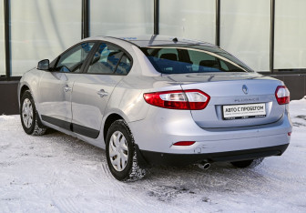 Подержанный автомобиль Renault Fluence 2014 года (3 фото)
