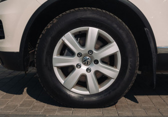 Подержанный автомобиль Volkswagen Touareg 2011 года (18 фото)