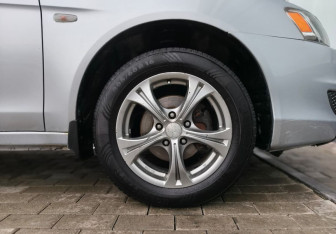 Подержанный автомобиль Mitsubishi Lancer Sedan 2008 года (17 фото)