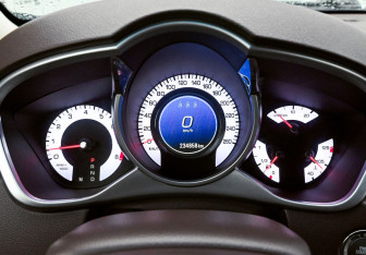 Подержанный автомобиль Cadillac SRX 2011 года (11 фото)