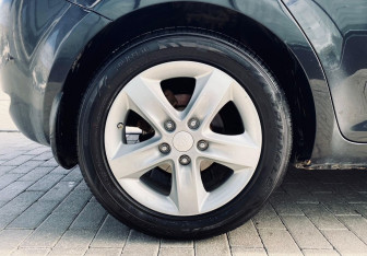 Подержанный автомобиль Kia Ceed Hatchback 2012 года (16 фото)