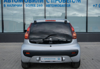 Подержанный автомобиль Peugeot 107 2012 года (4 фото)