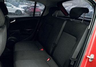 Подержанный автомобиль Opel Corsa 2012 года (15 фото)