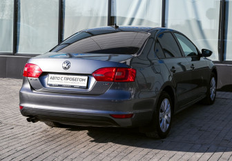 Подержанный автомобиль Volkswagen Jetta Sedan 2013 года (5 фото)