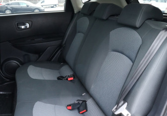 Подержанный автомобиль Nissan Qashqai 2013 года (19 фото)