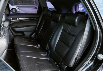 Подержанный автомобиль Kia Sorento 2010 года (17 фото)