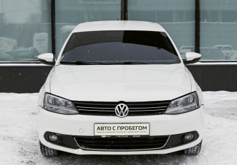 Подержанный автомобиль Volkswagen Jetta Sedan 2013 года (8 фото)