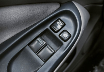 Подержанный автомобиль Nissan Almera Sedan 2001 года (13 фото)