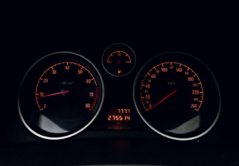 Подержанный автомобиль Opel Astra Sedan 2008 года (11 фото)