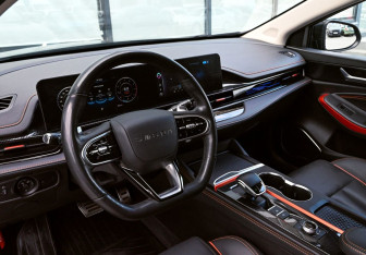 Подержанный автомобиль Omoda S5 GT 2023 года (15 фото)