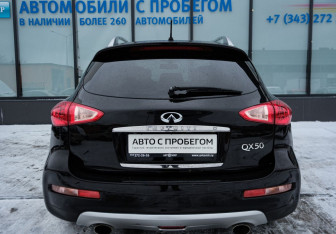 Подержанный автомобиль Infiniti QX50 2017 года (4 фото)