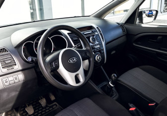 Подержанный автомобиль Kia Venga 2012 года (14 фото)