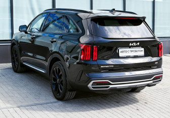 Подержанный автомобиль Kia Sorento 2023 года (3 фото)