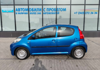Подержанный автомобиль Peugeot 107 2009 года (2 фото)