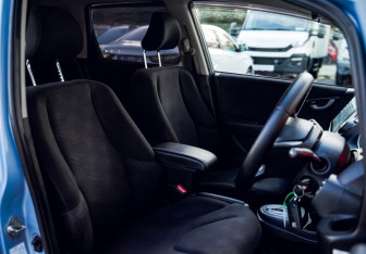 Подержанный автомобиль Honda Fit 2013 года (13 фото)