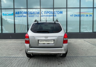 Подержанный автомобиль Hyundai Tucson 2008 года (4 фото)