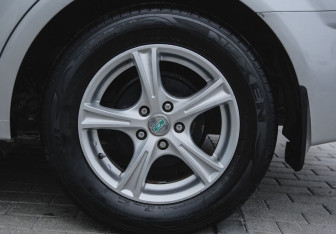 Подержанный автомобиль Chevrolet Aveo Sedan 2013 года (19 фото)