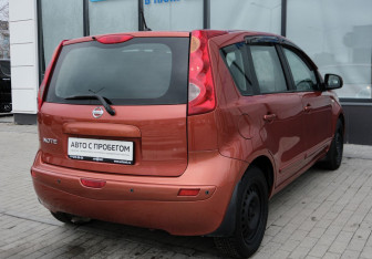 Подержанный автомобиль Nissan Note 2008 года (5 фото)