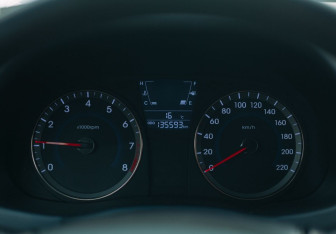 Подержанный автомобиль Hyundai Solaris Sedan 2012 года (16 фото)