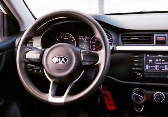 Подержанный автомобиль Kia Rio Sedan 2019 года (19 фото)