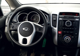 Подержанный автомобиль Kia Venga 2012 года (18 фото)