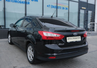 Подержанный автомобиль Ford Focus Sedan 2011 года (3 фото)