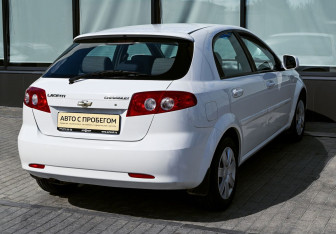 Подержанный автомобиль Chevrolet Lacetti Hatchback 2012 года (5 фото)