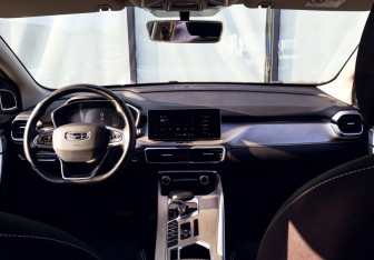 Подержанный автомобиль Geely Coolray 2023 года (18 фото)